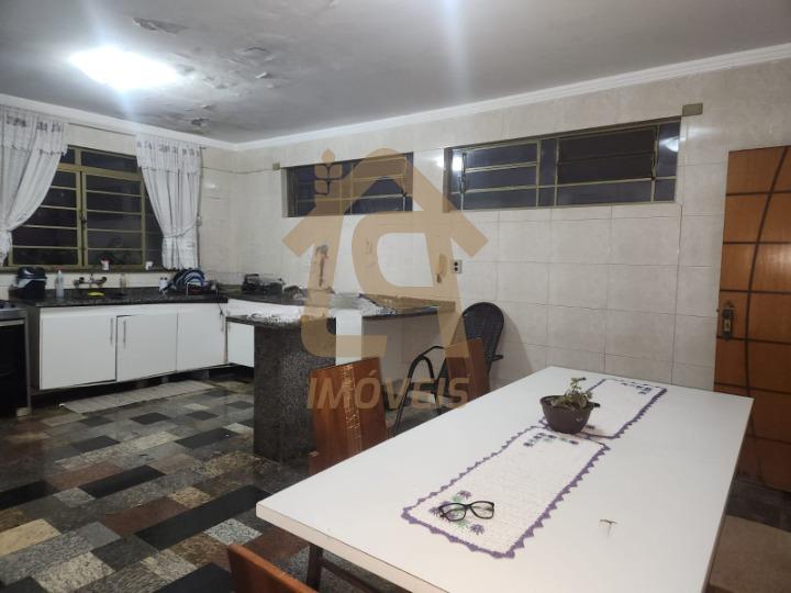 SALA DE JANTAR COM COZINHA