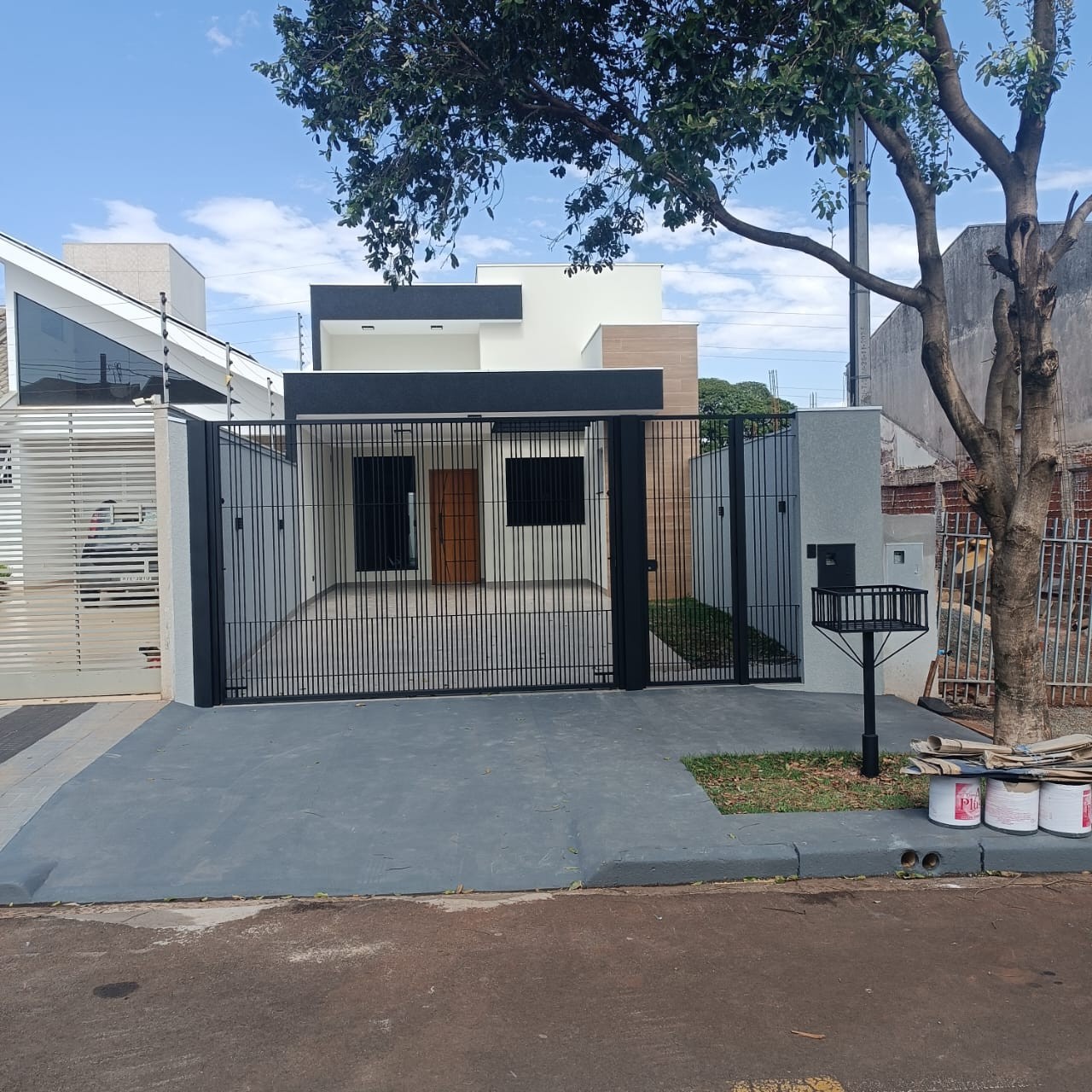 Casa Alto Padr&atilde;o para Venda na cidade de Maring&aacute; no bairro Jardim Licce